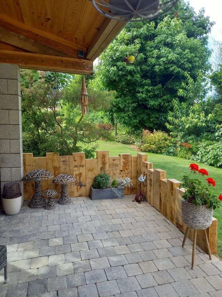 Aménagement paysager - Création paysagère - Pavé - Délimitation en traverses de chêne