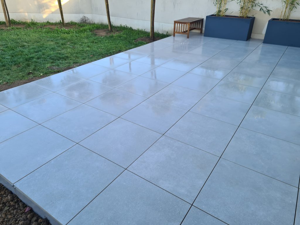 Cours et terrasses - Terrasse en dalles céramiques