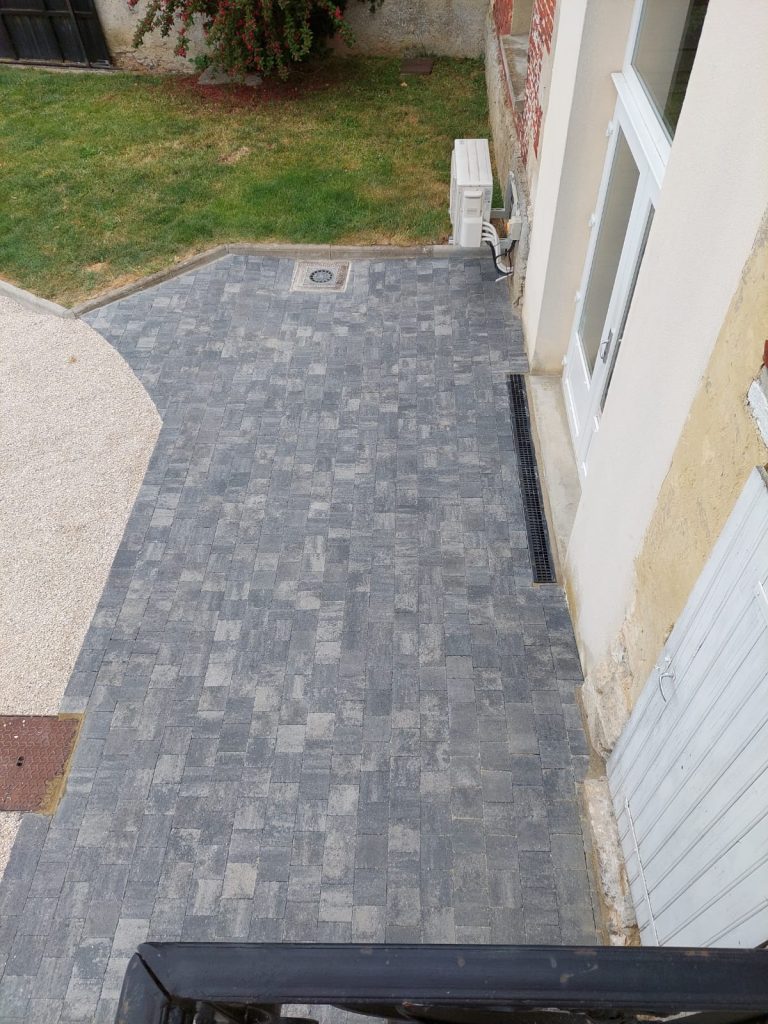 Cours et terrasses - Cour en pavés